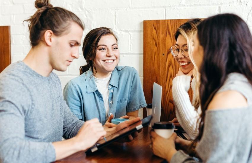 Advice card How to Excel in a Competitive Internship Program