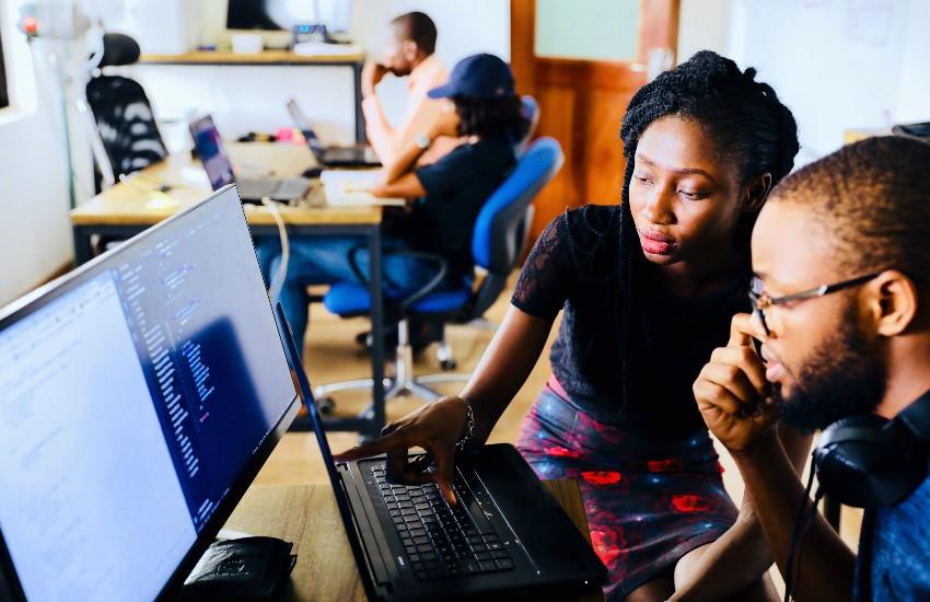 Advice card Turn Your Internship into a Full-Time Job with These Strategies