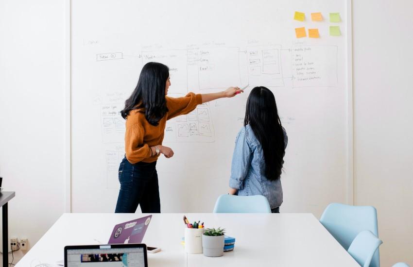 Advice card 8 Tips for Finishing Your Internship on a High Note